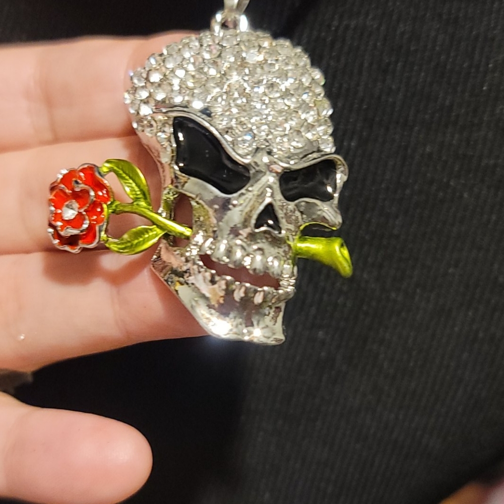 NWT CRYSTAL SKULL NECKLACE BY BETSEY JOHNSON - Picture 5 of 7